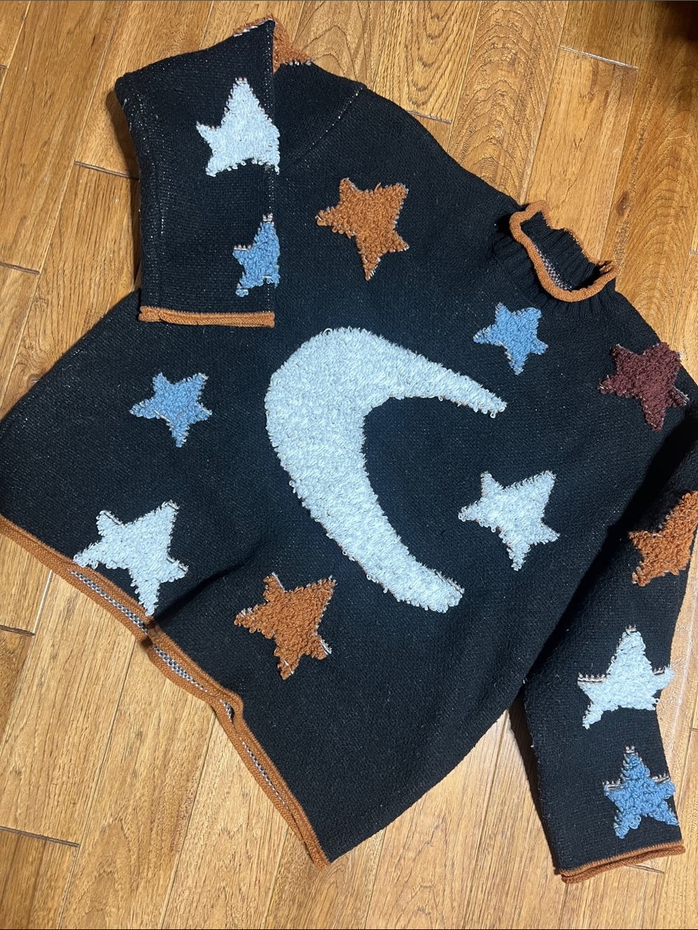 ROMWE Black Knit Sweater with Blue & Brown Threaded Pattern